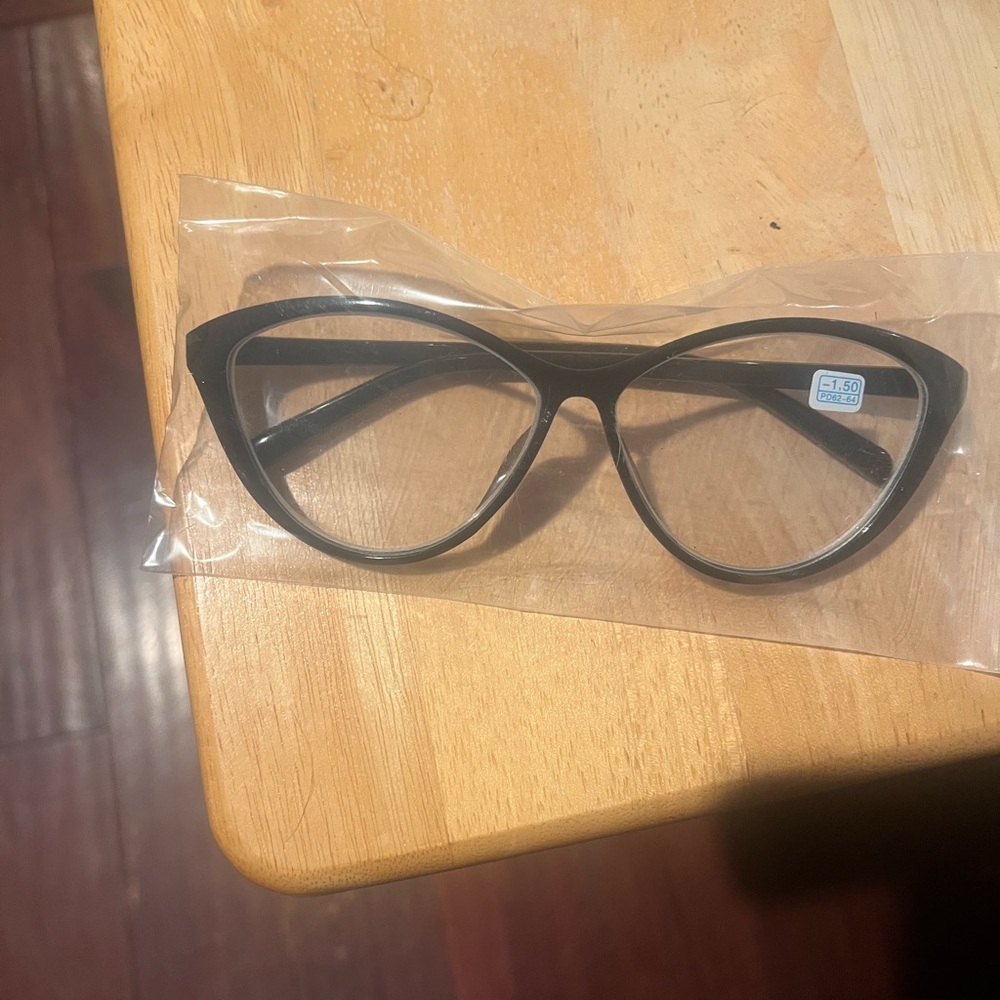 Classic Black Cat-Eye Reading Glasses - Black -1.5